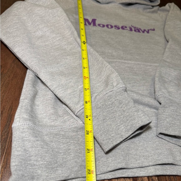 Moosejaw Gray Women’s Mountaineering Sweatshirt with Purple Text Size Small - Picture 6 of 8